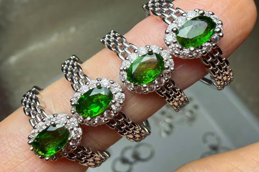 Chrome Diopside Halo Rings