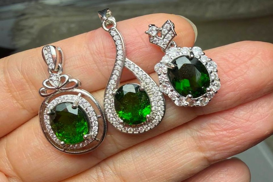 Chrome Diopside Pendants